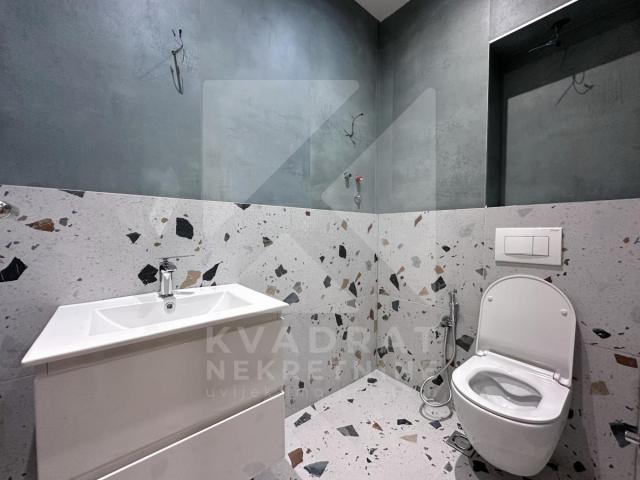 Izdavanje, Petosoban stan, Podgorica, Zabjelo, 340m2