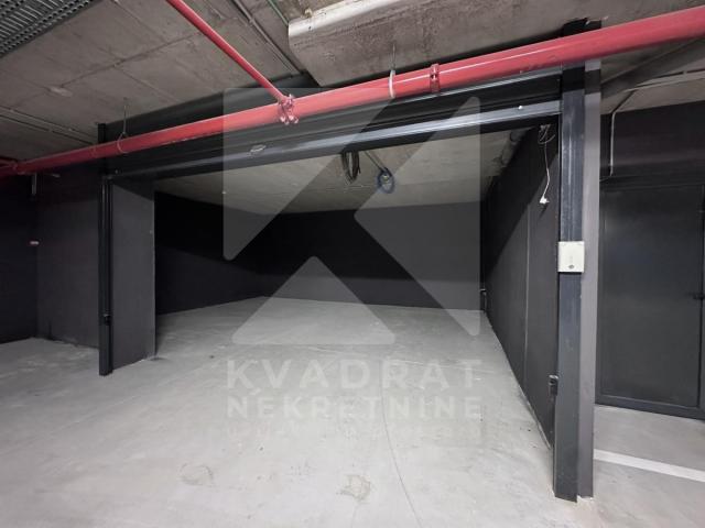 Izdavanje, Petosoban stan, Podgorica, Zabjelo, 340m2