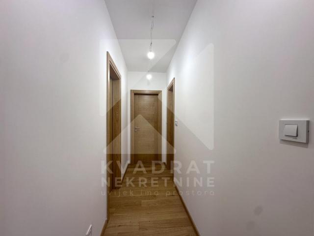 Izdavanje, Petosoban stan, Podgorica, Zabjelo, 340m2