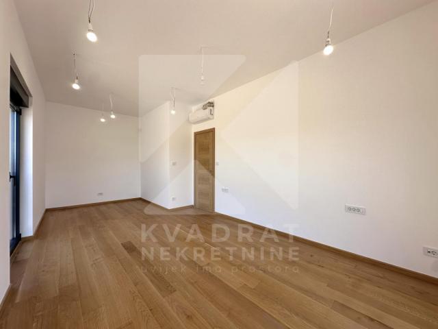 Izdavanje, Petosoban stan, Podgorica, Zabjelo, 340m2