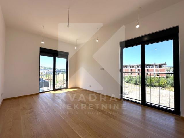 Izdavanje, Petosoban stan, Podgorica, Zabjelo, 340m2