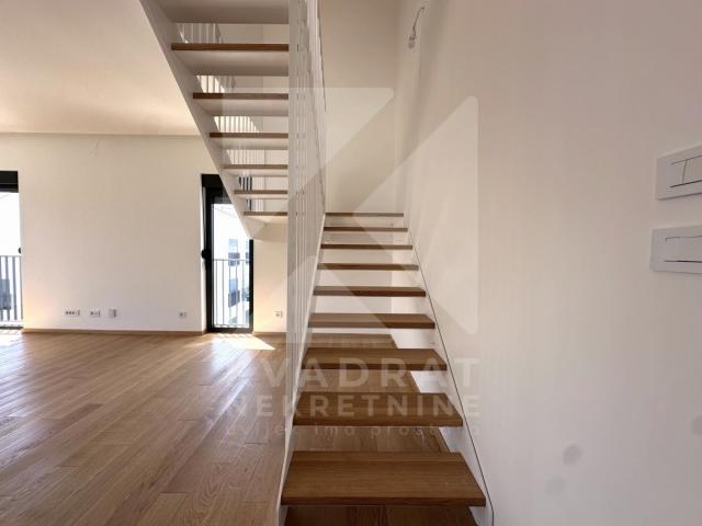 Izdavanje, Petosoban stan, Podgorica, Zabjelo, 340m2