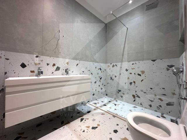 Izdavanje, Petosoban stan, Podgorica, Zabjelo, 340m2