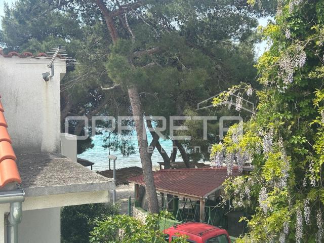 Kuća na Jadriji s dva apartmana, 40 m od plaže!
