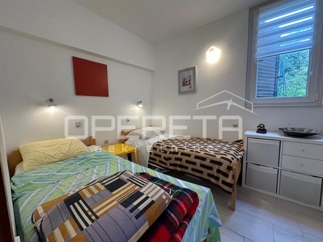 Kuća na Jadriji s dva apartmana, 40 m od plaže!

