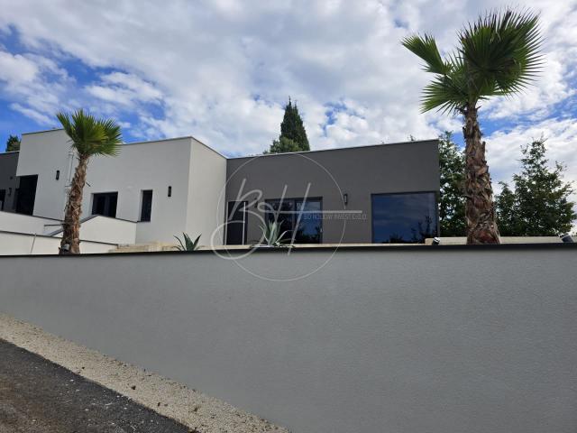 Moderna vila s infinity bazenom na mirnoj lokaciji u okolici Barbana