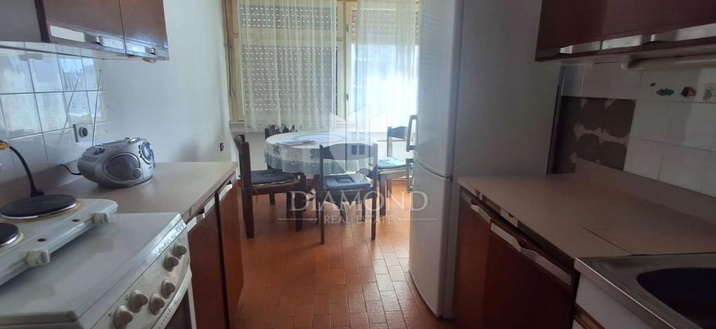 RIJEKA, KOZALA - TROSOBAN STAN S TRI BALKONA