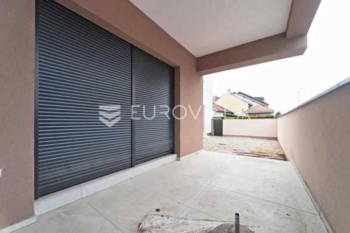 Osijek, Retfala, završen četverosoban stan sa dvorištem od 50 m²