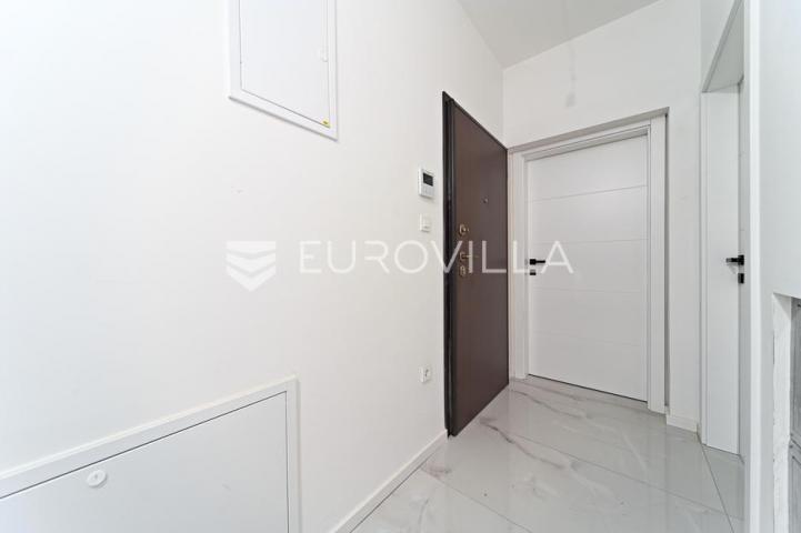Osijek, Retfala, završen četverosoban stan sa dvorištem od 50 m²
