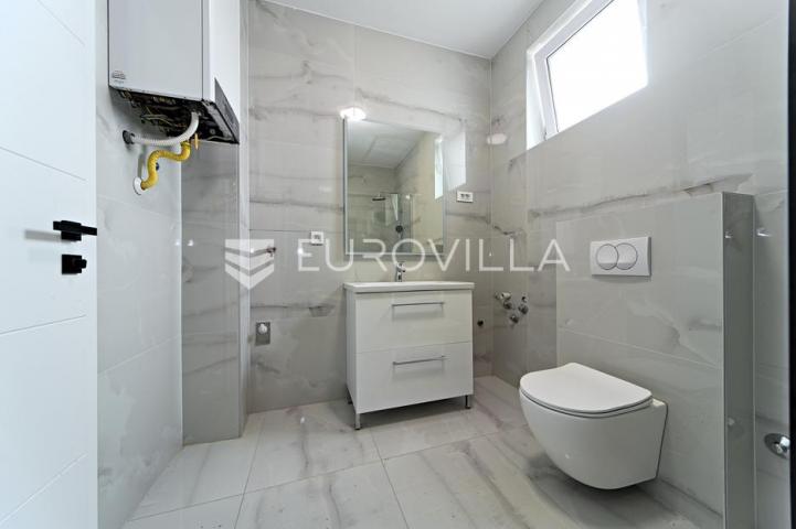 Osijek, Retfala, završen četverosoban stan sa dvorištem od 50 m²