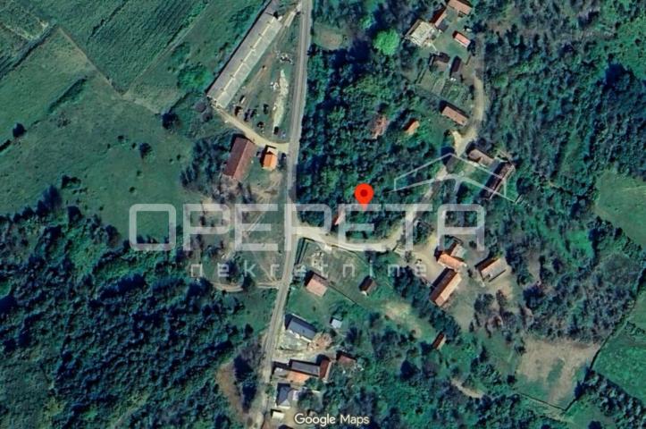 Kuća za obnovu s pet parcela u mirnom selu kraj Petrinje