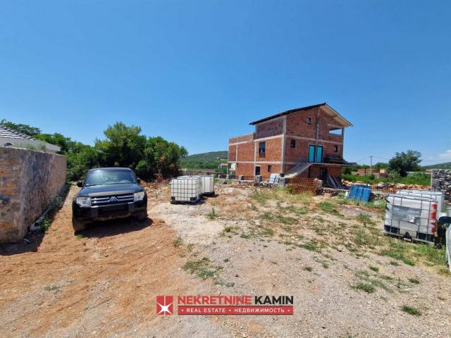 Na prodaju plac 454m2 u naselju Zagora, Kotor