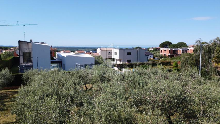 Poreč, okolica – zemljište, pogled na more i luksuzno okruženje