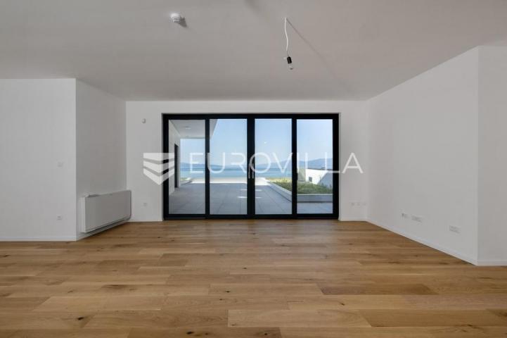 Rijeka, Pećine, NOVOGRADNJA, luksuzan četverosoban stan 200,29 m² prvi red do mora