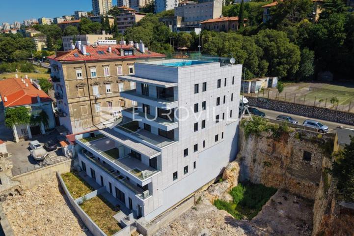 Rijeka, Pećine, NOVOGRADNJA, luksuzan četverosoban stan 200,29 m² prvi red do mora