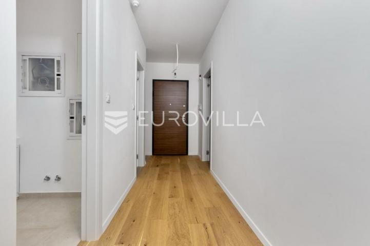 Rijeka, Pećine, NOVOGRADNJA, luksuzan četverosoban stan 200,29 m² prvi red do mora