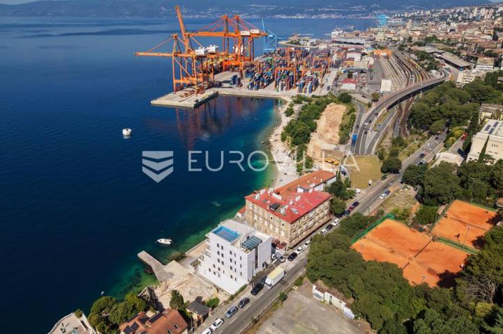 Rijeka, Pećine, NOVOGRADNJA, luksuzan četverosoban stan 200,29 m² prvi red do mora