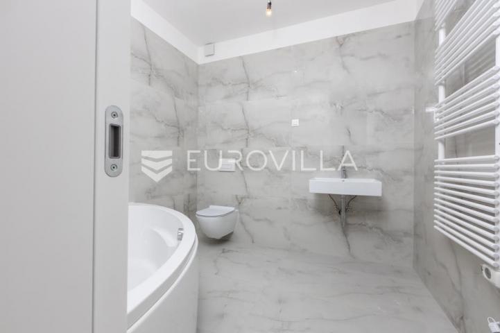 Rijeka, Pećine, NOVOGRADNJA, luksuzan četverosoban stan 200,29 m² prvi red do mora