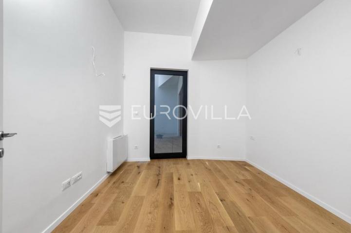 Rijeka, Pećine, NOVOGRADNJA, luksuzan četverosoban stan 200,29 m² prvi red do mora