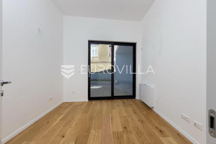 Rijeka, Pećine, NOVOGRADNJA, luksuzan četverosoban stan 200,29 m² prvi red do mora
