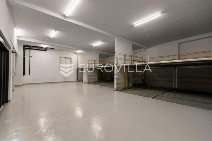 Rijeka, Pećine, NOVOGRADNJA, luksuzan četverosoban stan 200,29 m² prvi red do mora