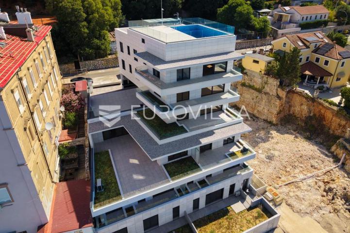 Rijeka, Pećine, NOVOGRADNJA, luksuzan četverosoban stan 200,29 m² prvi red do mora