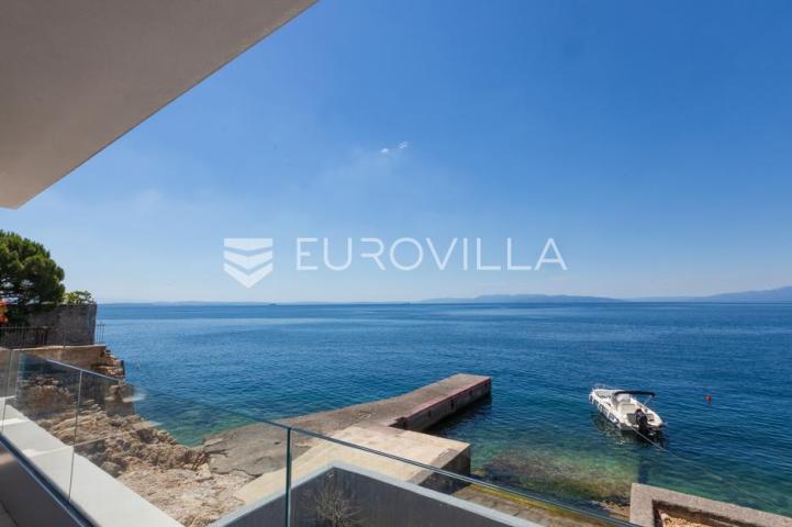 Rijeka, Pećine, NOVOGRADNJA, luksuzan četverosoban stan 200,29 m² prvi red do mora