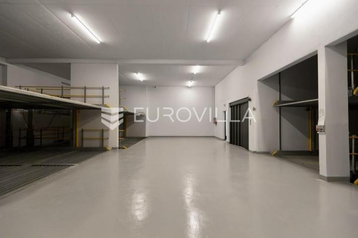 Rijeka, Pećine, NOVOGRADNJA, luksuzan četverosoban stan 200,29 m² prvi red do mora
