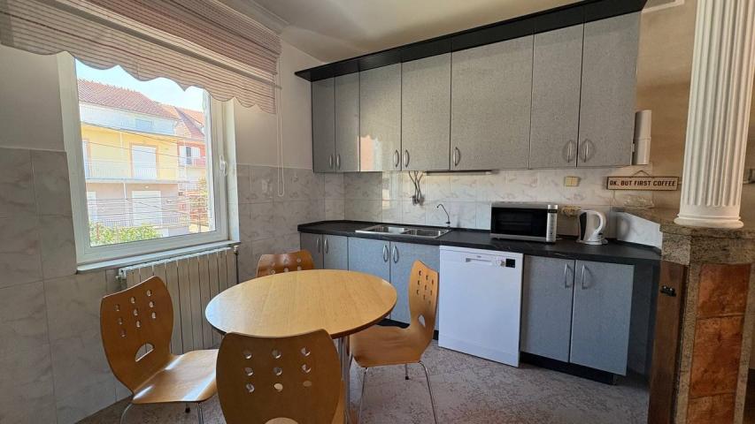 Izdavanje, Stan, 160m2 , Tivat