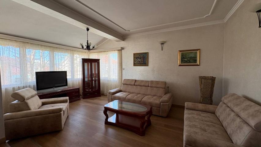 Izdavanje, Stan, 160m2 , Tivat