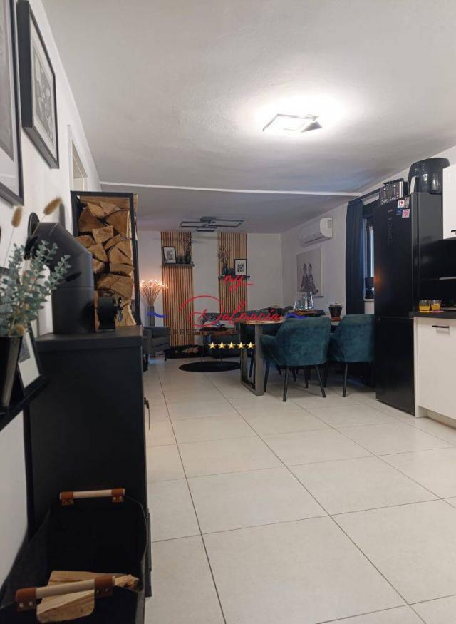 Vir, kuća s 3 stana, mogućnost proširenja, s bazenom