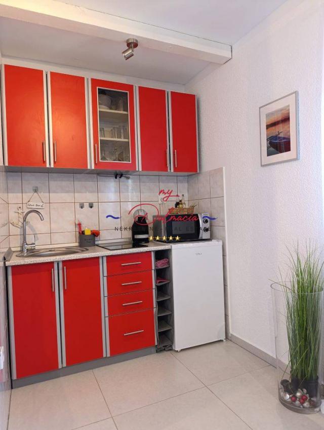 Vir, kuća s 3 stana, mogućnost proširenja, s bazenom