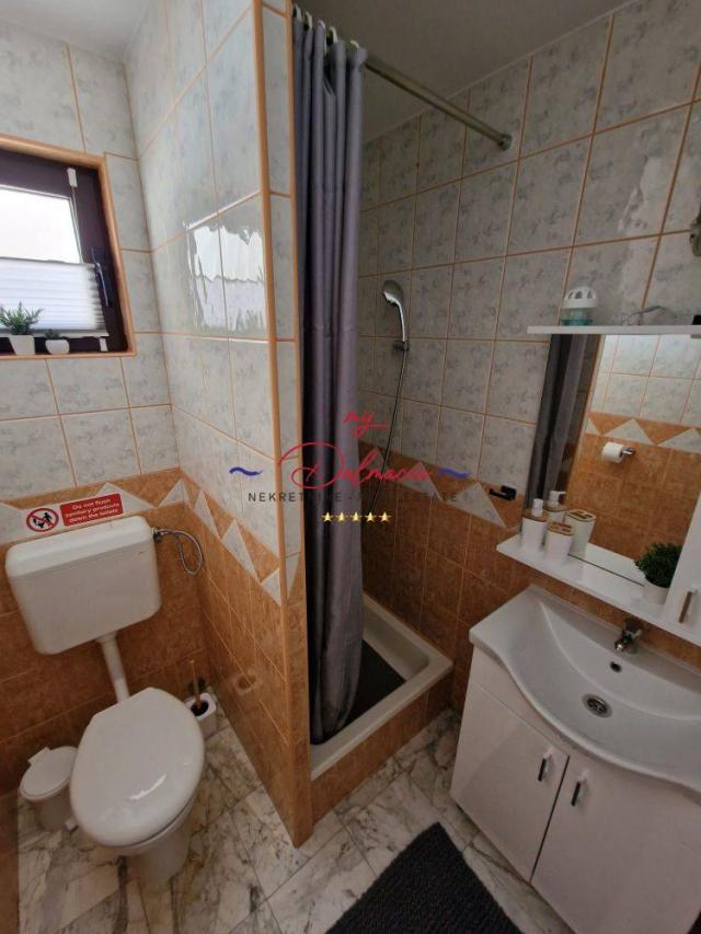 Vir, kuća s 3 stana, mogućnost proširenja, s bazenom