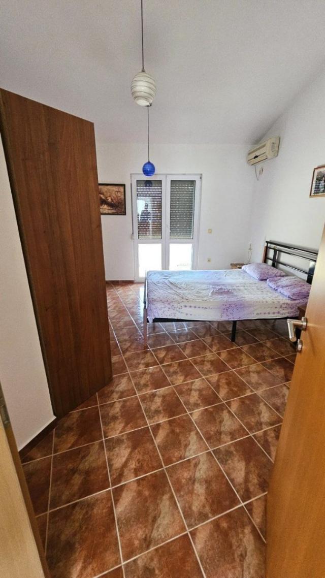 A two-story house with four bedrooms near Veliki Pijesak