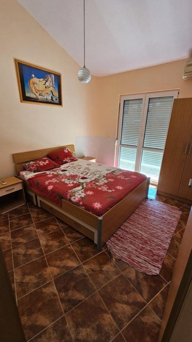 A two-story house with four bedrooms near Veliki Pijesak
