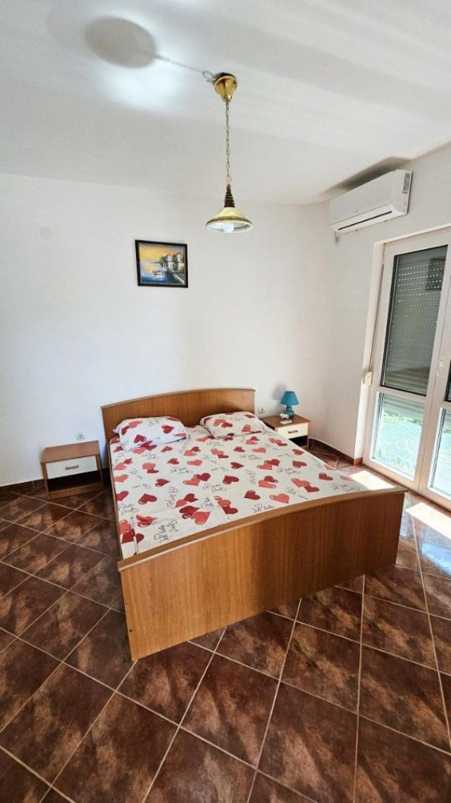A two-story house with four bedrooms near Veliki Pijesak