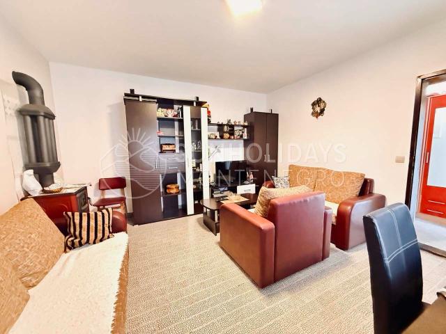 House with two separate apartments in Sutomore, Zankovichi district