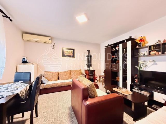 House with two separate apartments in Sutomore, Zankovichi district