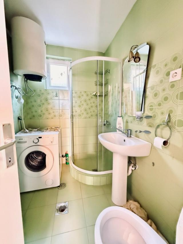 House with two separate apartments in Sutomore, Zankovichi district