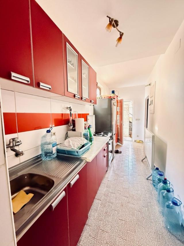 House with two separate apartments in Sutomore, Zankovichi district