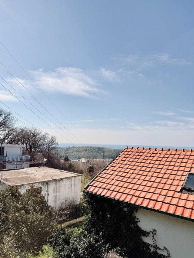 House with two separate apartments in Sutomore, Zankovichi district