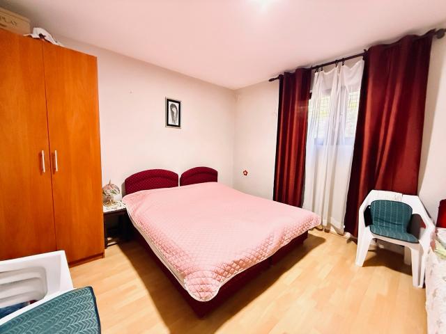 House with two separate apartments in Sutomore, Zankovichi district
