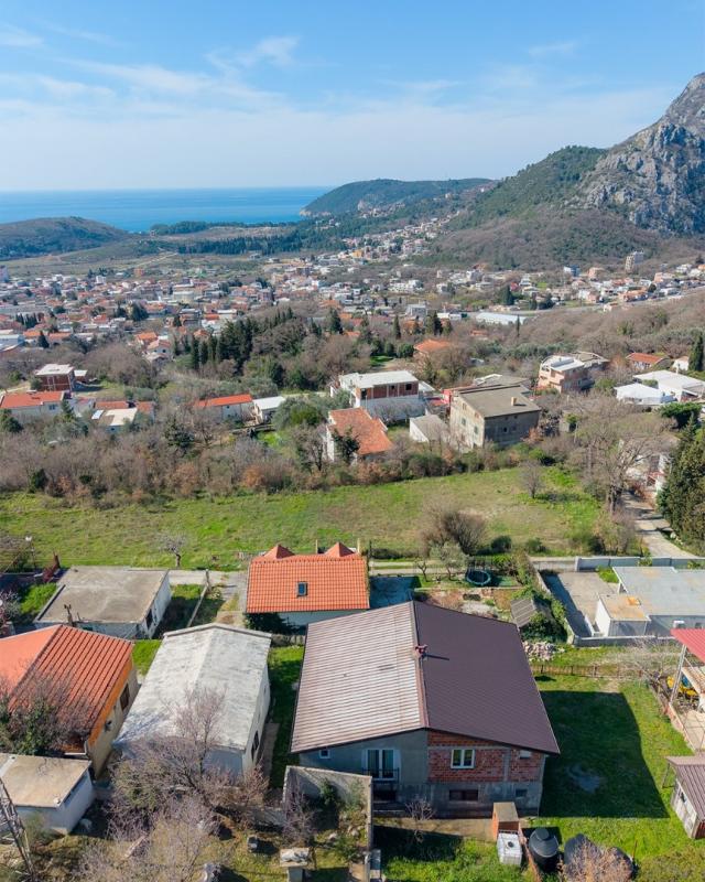 House with two separate apartments in Sutomore, Zankovichi district