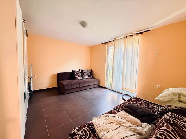 House with two separate apartments in Sutomore, Zankovichi district