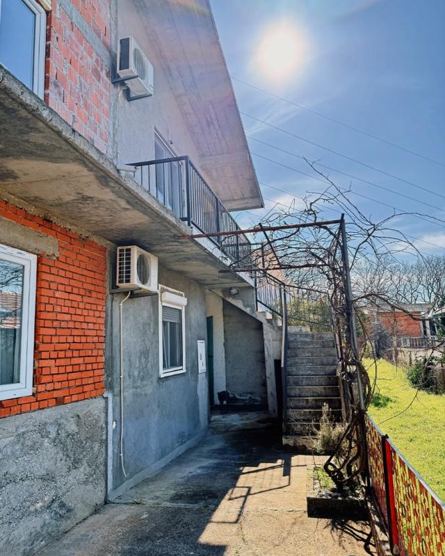 House with two separate apartments in Sutomore, Zankovichi district
