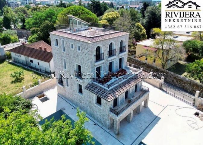 Na prodaju prelijepa vila Tivat