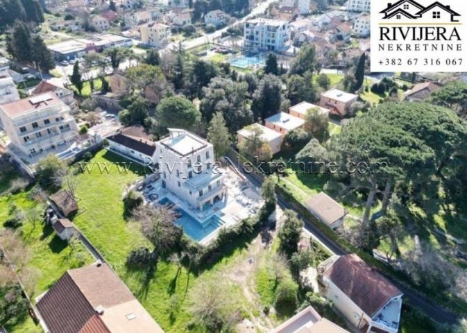 Na prodaju prelijepa vila Tivat
