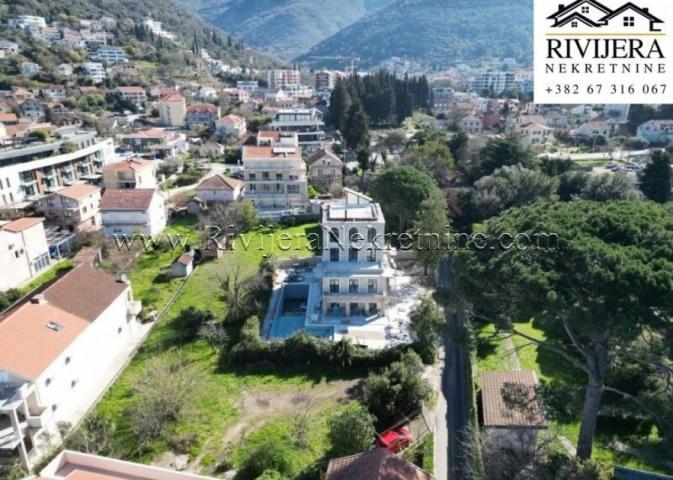 Na prodaju prelijepa vila Tivat