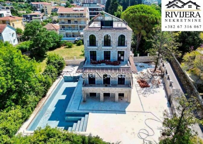 Na prodaju prelijepa vila Tivat