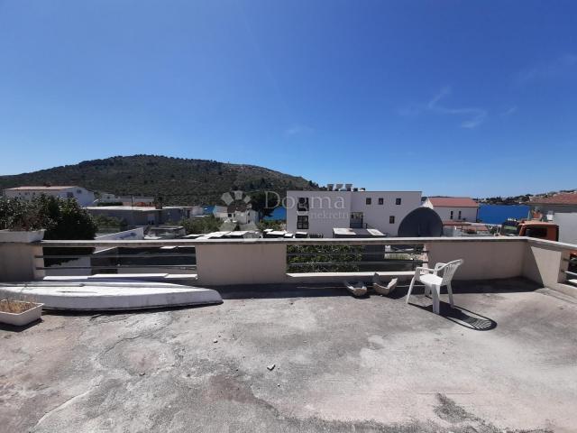 Kuća 142m2 sa 2 apartmana, 100m od mora - sunčana Rogoznica